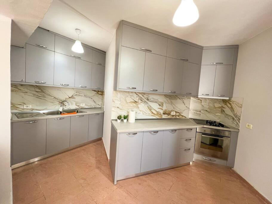 Scanderbeg Square 2Br Apt Tiranë Luaran gambar